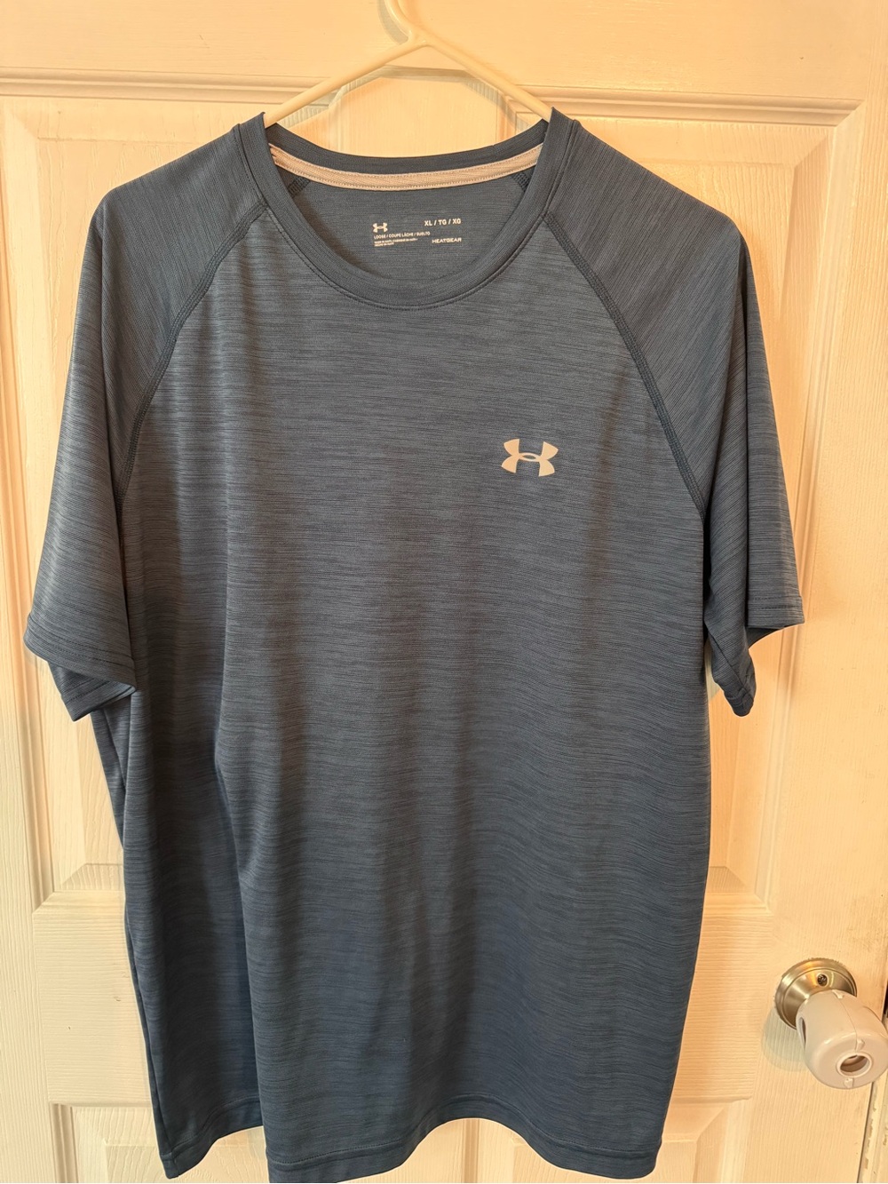 Like new -Under Armour Men's Heathered Slate Blue Short Sleeve Performance Tee